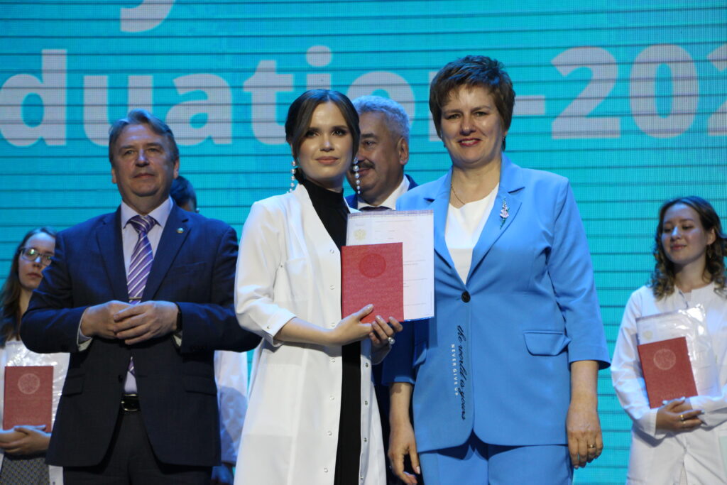 Юбилейный пятидесятый выпуск врачей 2022 года